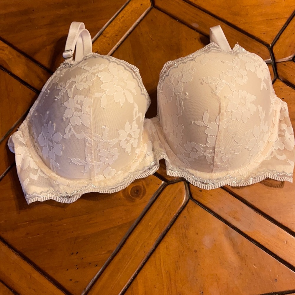 Victoria’s Secret bra 34DD new with tags